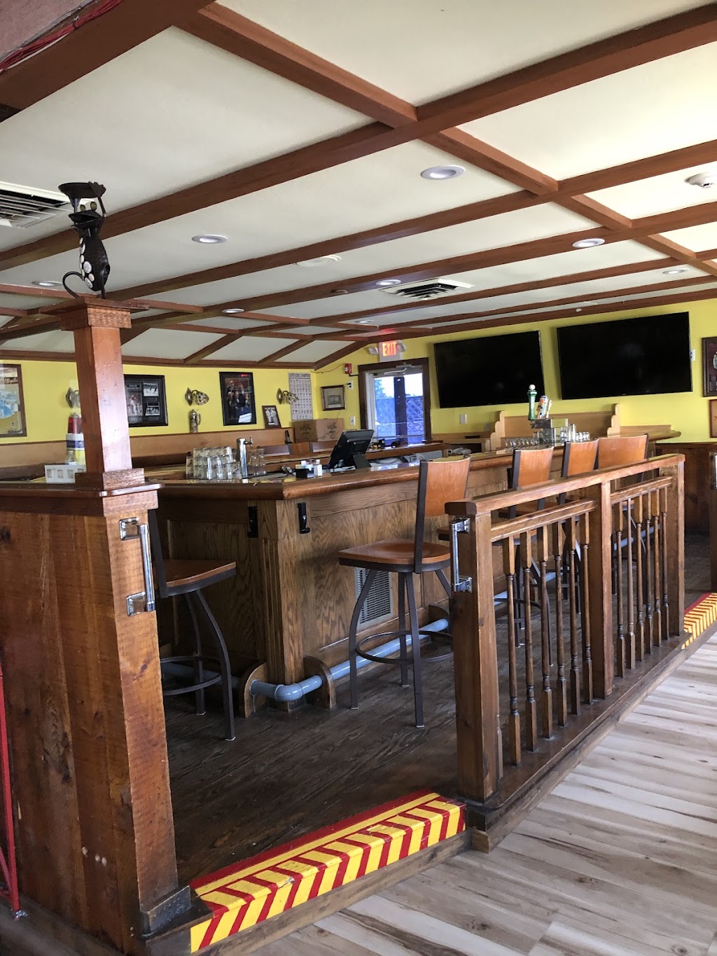 Crazy Rooster Pub& Grill | restaurant | 1329 Main St, South Yarmouth, MA 02664, USA | 5082580272 OR +1 508-258-0272