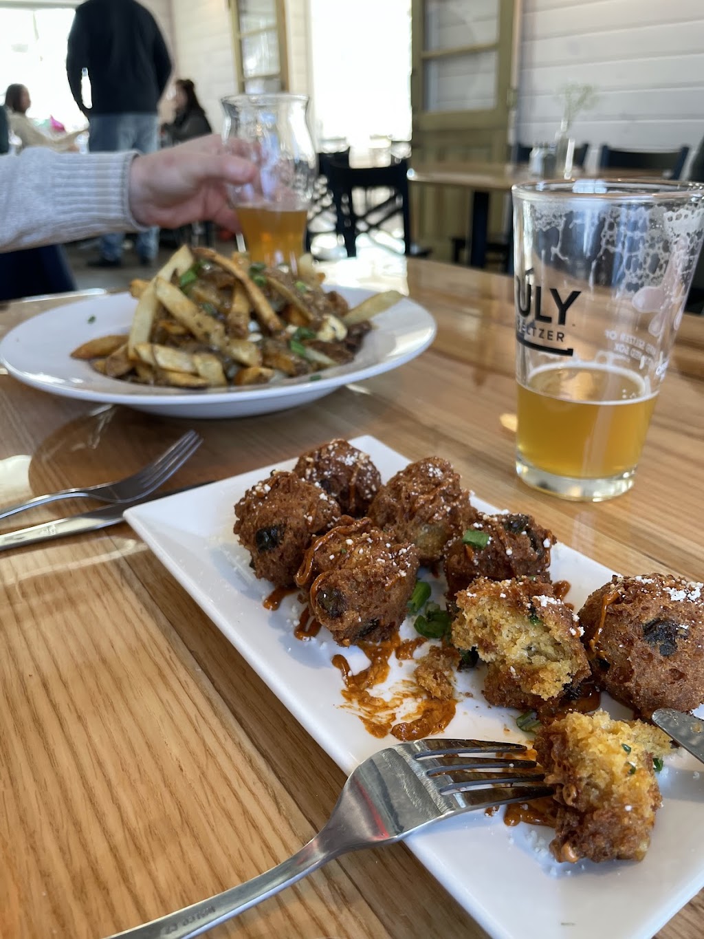 The White Duck Brew Pub | restaurant | 2527 US-202, Winthrop, ME 04364, USA | 2073955263 OR +1 207-395-5263