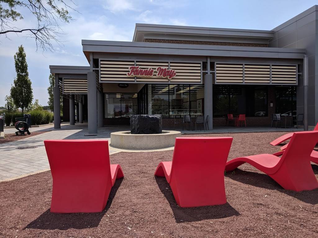 Hinsdale Lake Commons | shopping mall | 6300 Kingery Hwy, Willowbrook, IL 60527, USA | 6306452800 OR +1 630-645-2800