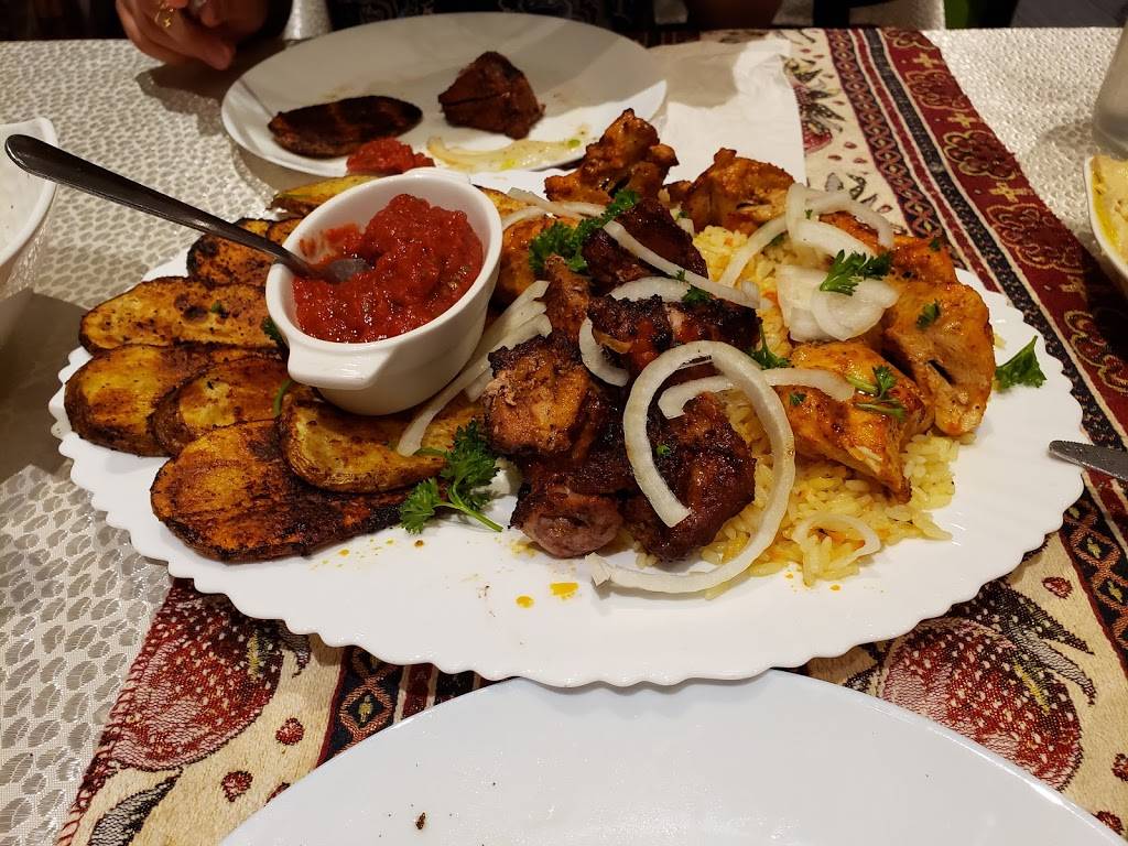 Noah | restaurant | 2146 Rue Lucien-Thimens, Saint-Laurent, QC H4R 1L1, Canada | 4383866624 OR +1 438-386-6624