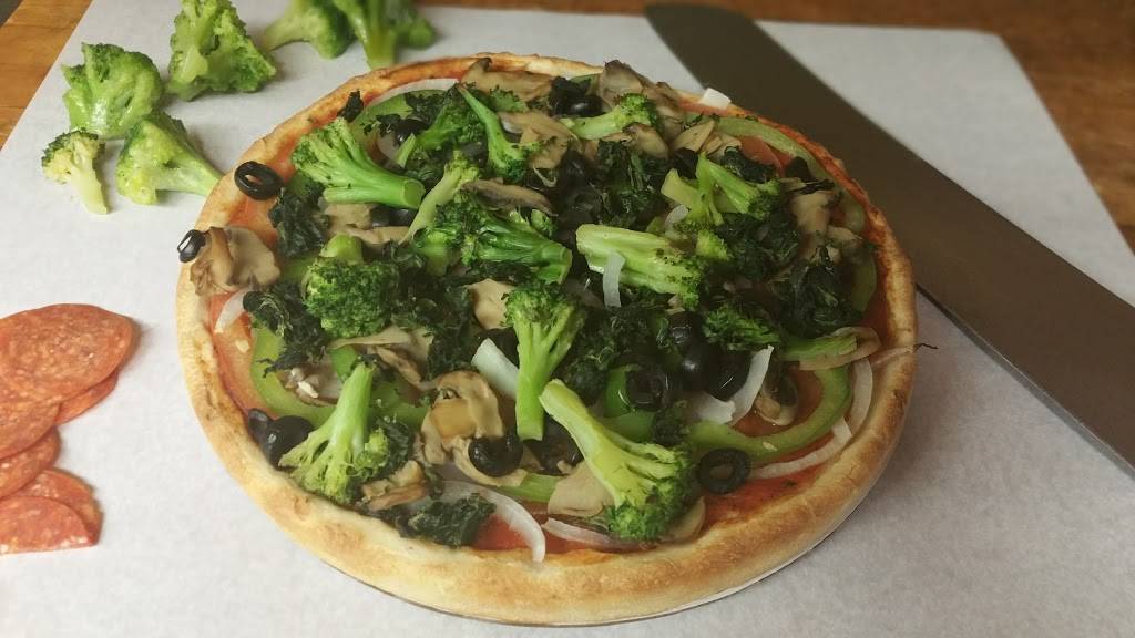 Zoes Pizza & Seafood | restaurant | 1022 S Broadway, East Providence, RI 02914, USA | 4014310000 OR +1 401-431-0000