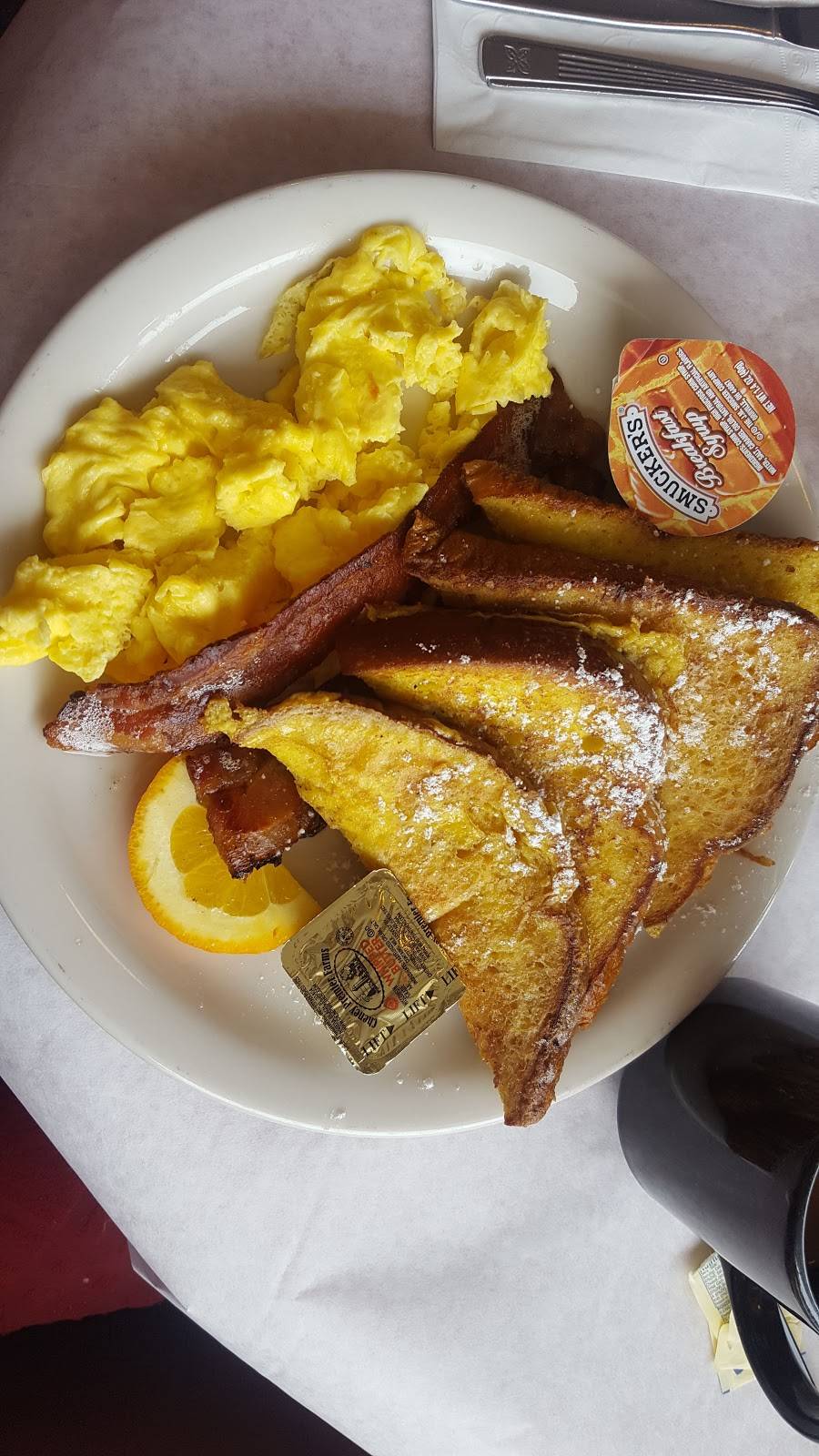 Cheesers Palace Cafe | cafe | 707 W Montrose St, Clermont, FL 34711, USA | 3524049431 OR +1 352-404-9431