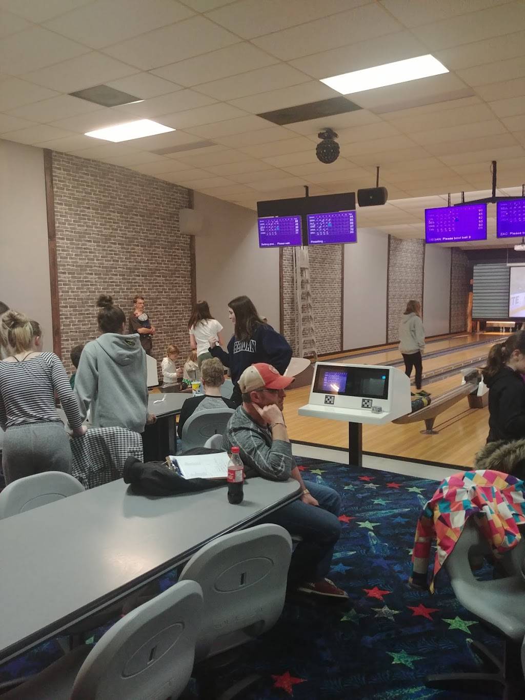 Elmira Bowl | restaurant | 15 First St E, Elmira, ON N3B 2E6, Canada | 5196692833 OR +1 519-669-2833