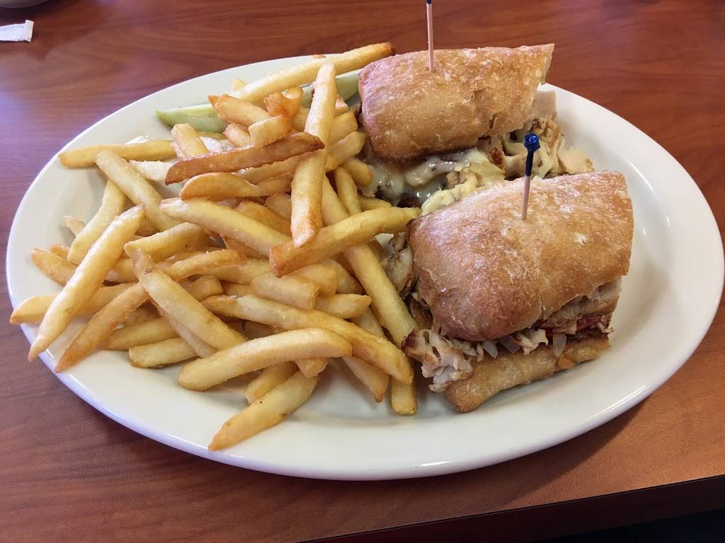 VIPS CAFE RESTAURANT | cafe | 29997 Canyon Hills Rd, Lake Elsinore, CA 92532, USA | 9512446677 OR +1 951-244-6677