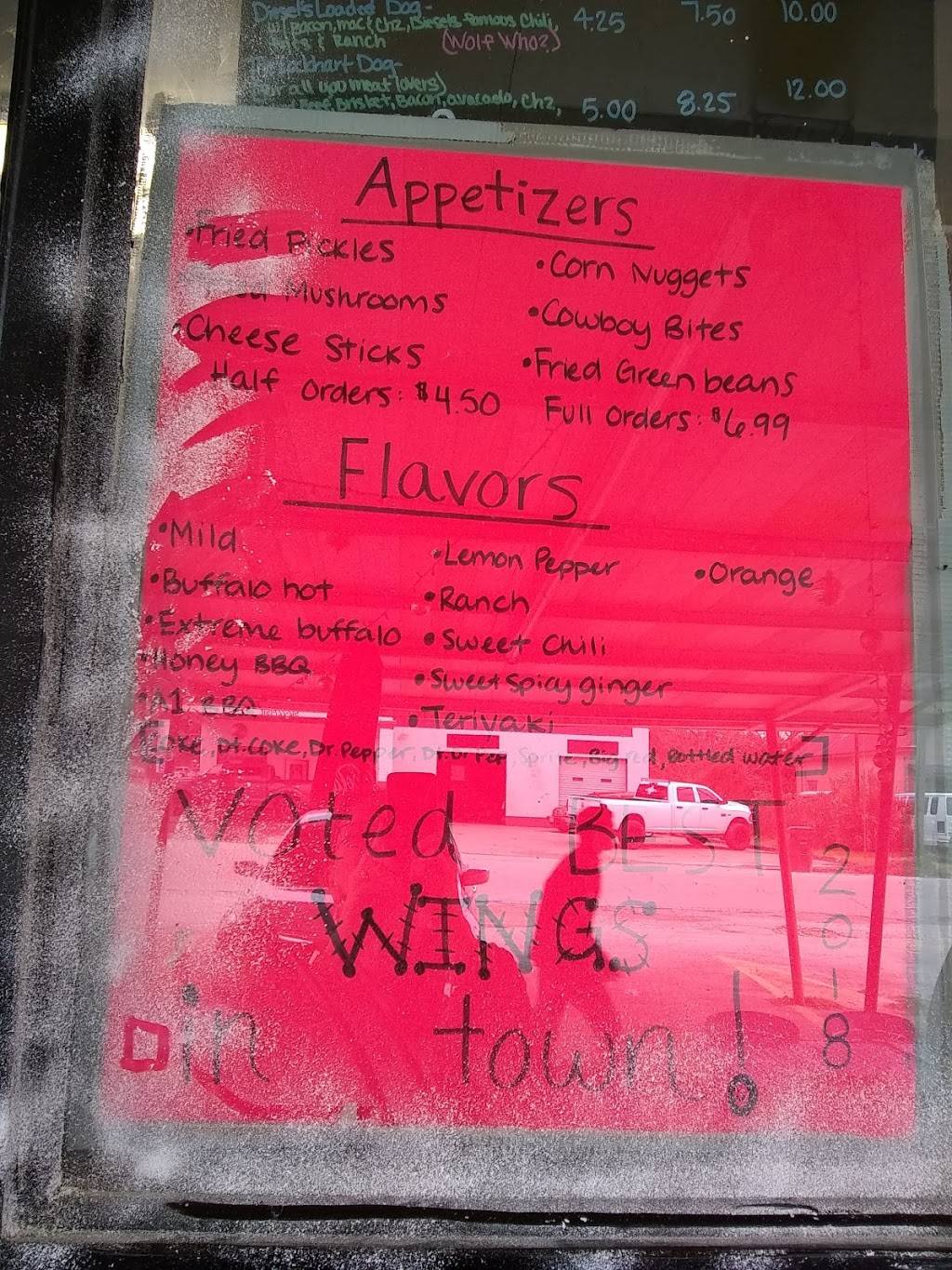 Lil Charlies | restaurant | 300 S Main St, Lockhart, TX 78644, USA | 5126683151 OR +1 512-668-3151