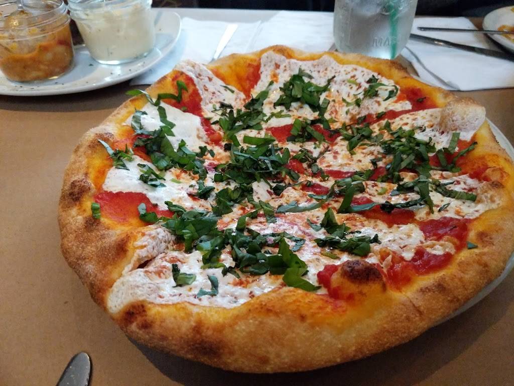 Dees Brick Oven Pizza & Kitchen | restaurant | 107-23 Metropolitan Ave, Forest Hills, NY 11375, USA | 8884883337 OR +1 888-488-3337