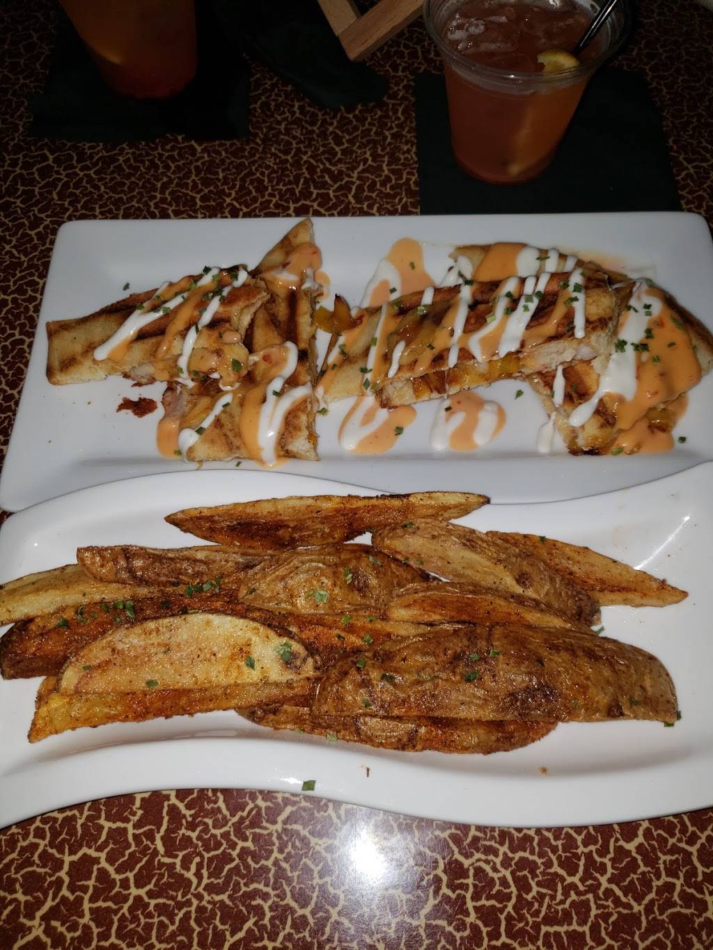 Bellos Lounge | restaurant | 1712 E Franklin St, Richmond, VA 23223, USA | 8048884260 OR +1 804-888-4260