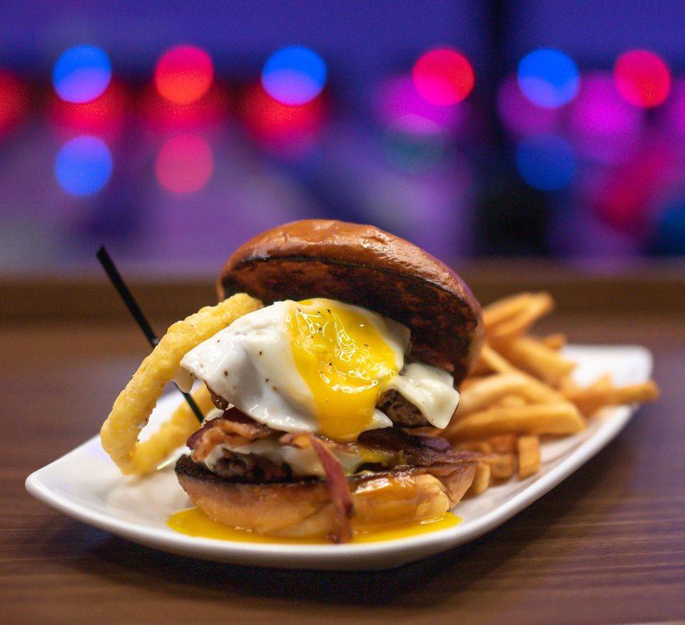 Apex Entertainment Virginia Beach | restaurant | 4621 Columbus St #100, Virginia Beach, VA 23462, USA | 7576788666 OR +1 757-678-8666