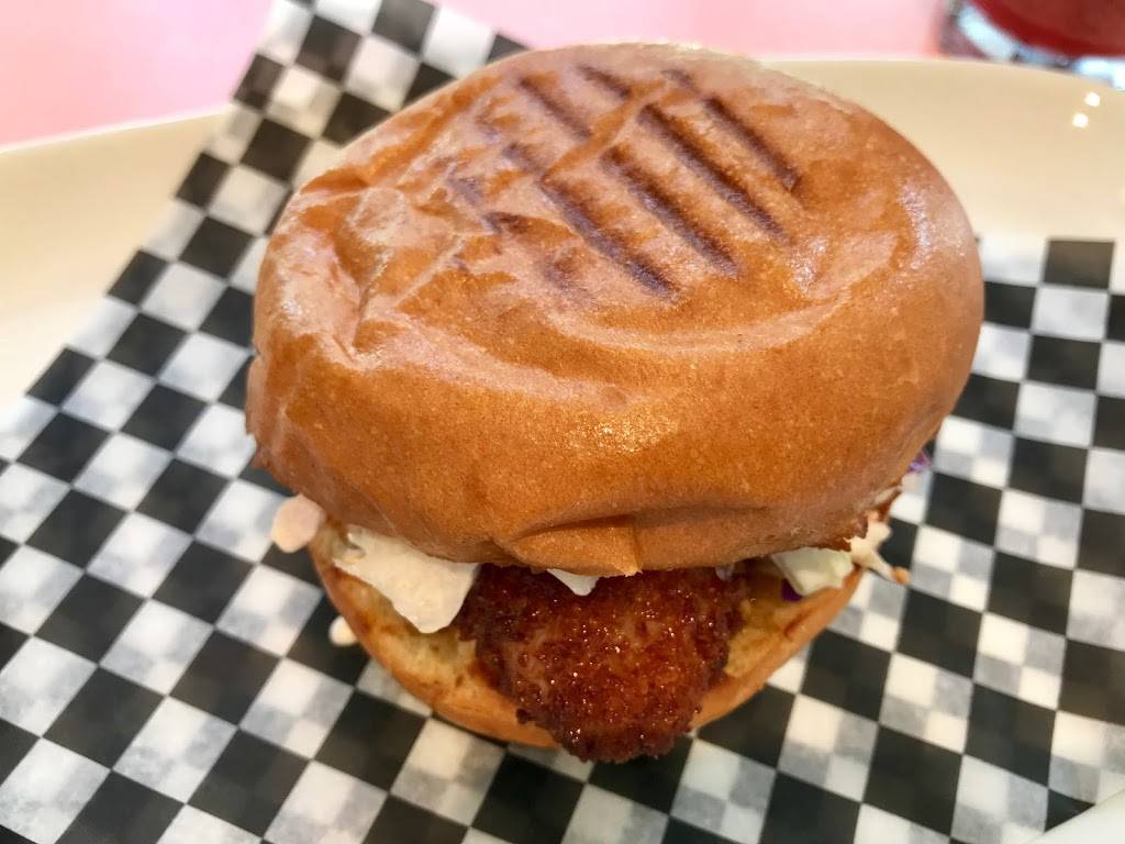 Julians | restaurant | 111 Avenue du Mont-Royal O, Montréal, QC H2T 2S9, Canada | 5143794622 OR +1 514-379-4622