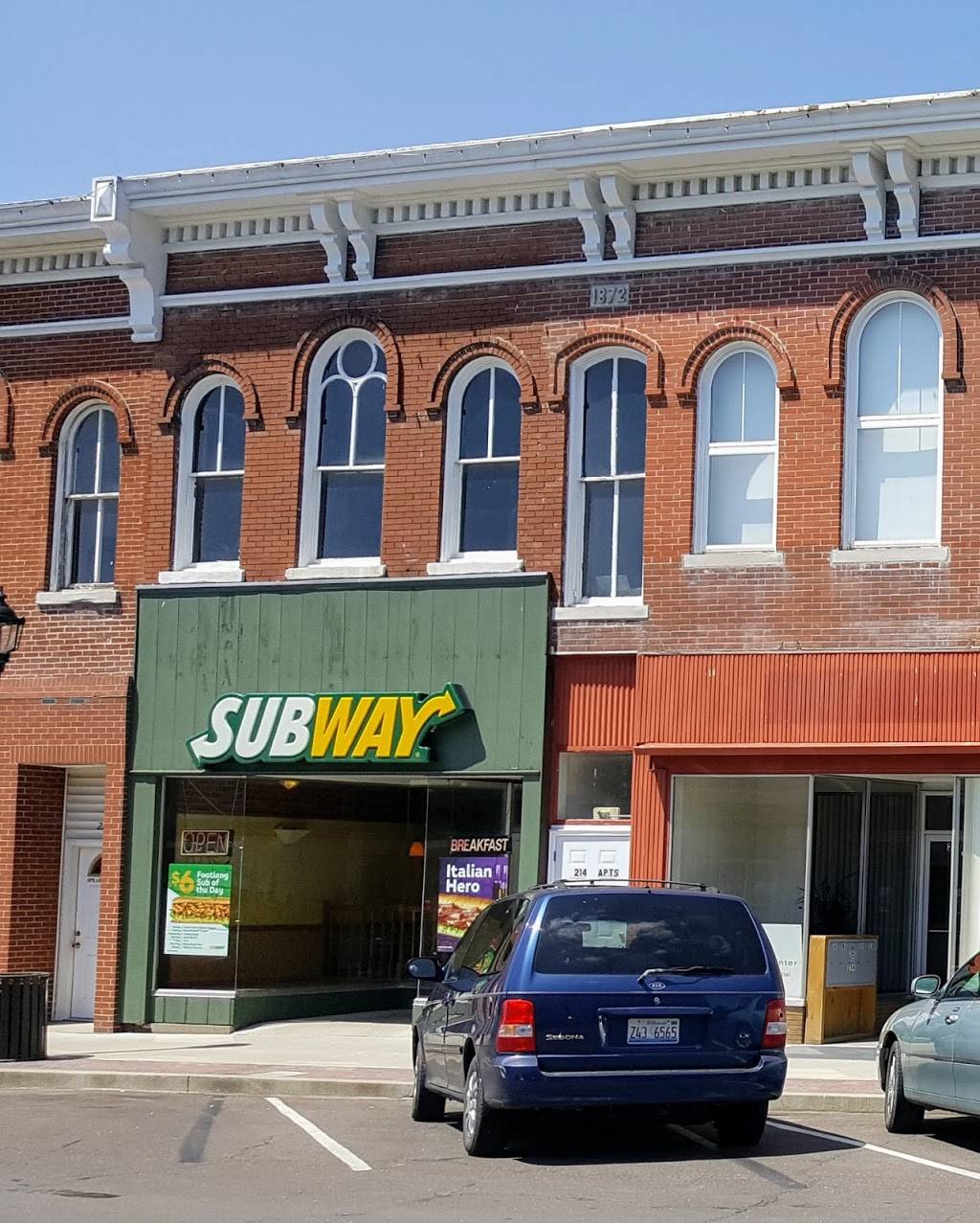 Subway | restaurant | 216 S Main St, Hillsboro, IL 62049, USA | 2175325942 OR +1 217-532-5942