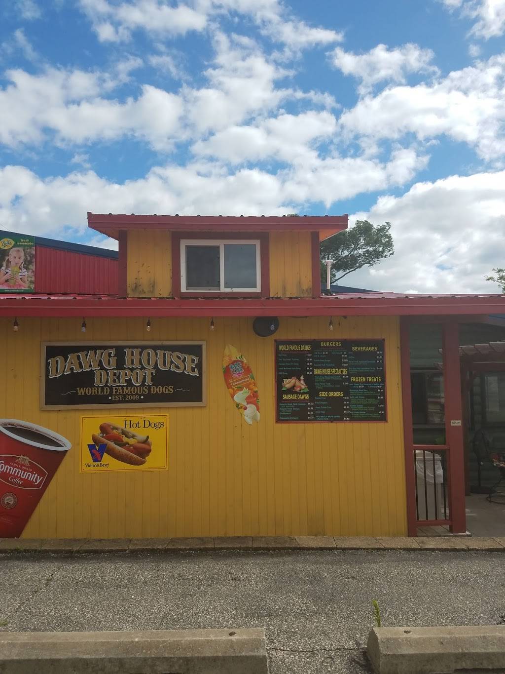 The Dawg House | meal takeaway | 122 Main St, Lynxville, WI 54626, USA | 6084120486 OR +1 608-412-0486