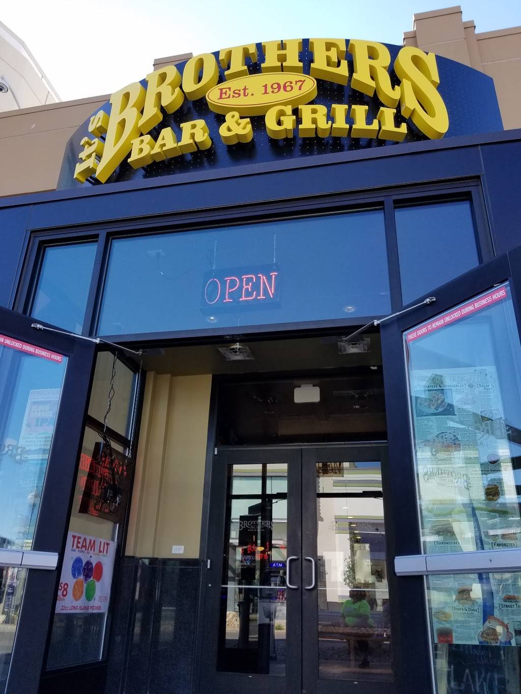 Brothers Bar & Grill | restaurant | The Shops At Northfield Stapleto 8270 E, Northfield Blvd, Denver, CO 80266, USA | 3039530229 OR +1 303-953-0229