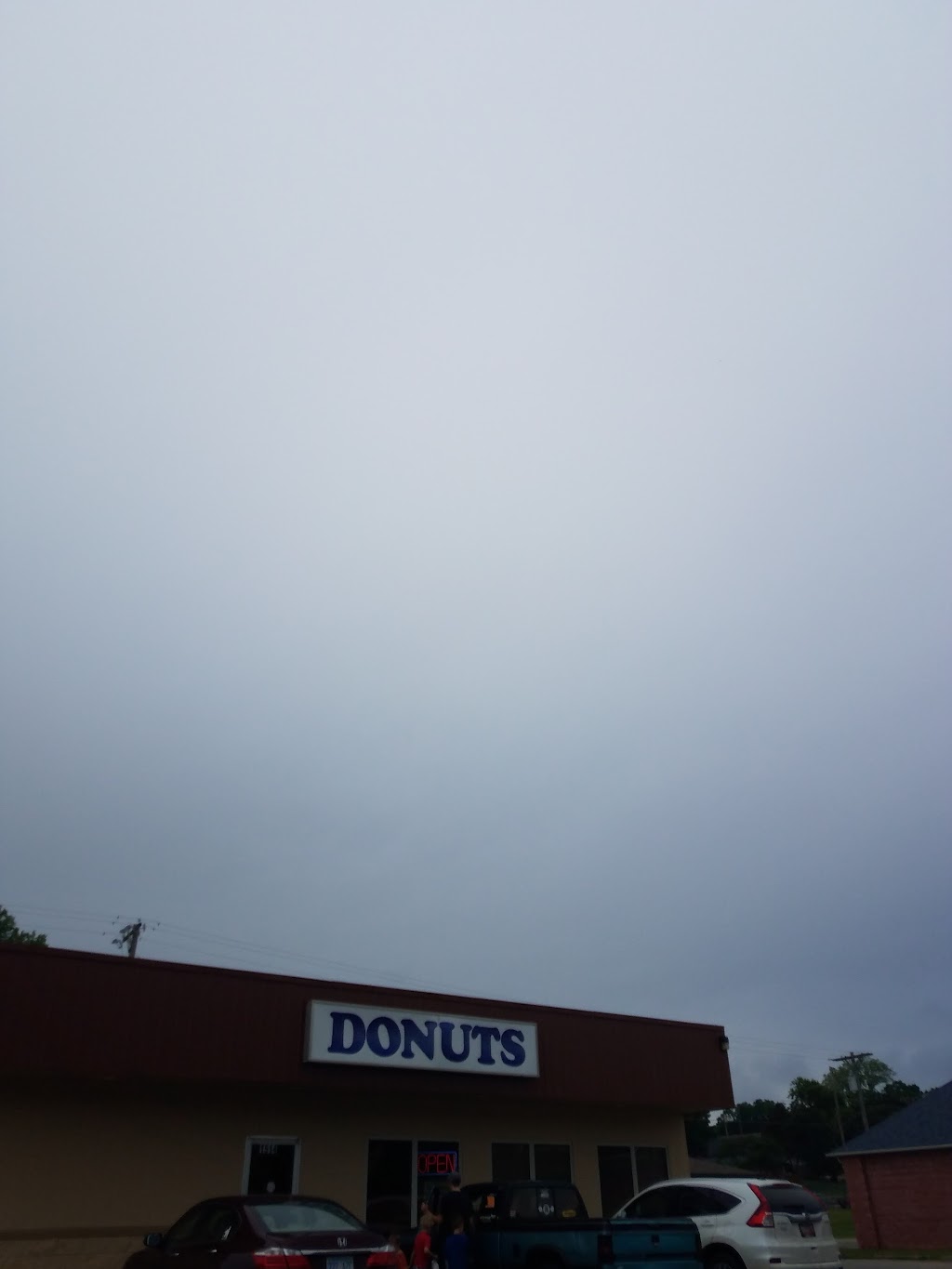 Daylight Donuts | bakery | 1514 S National Ave, Fort Scott, KS 66701, USA | 6202235242 OR +1 620-223-5242