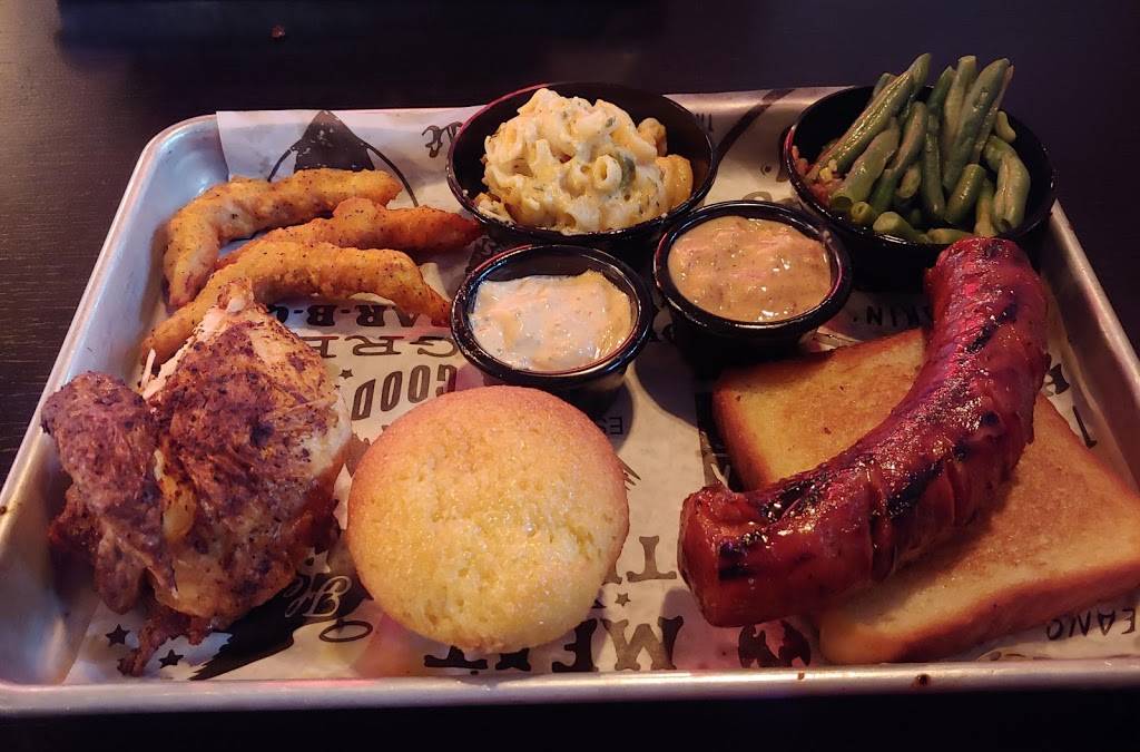 Famous Daves Bar-B-Que | restaurant | 12704 Montana Ave, El Paso, TX 79938, USA | 9152598400 OR +1 915-259-8400