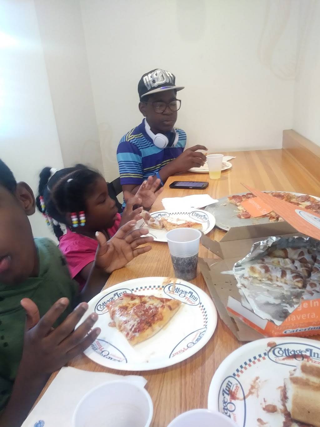 Cottage Inn Pizza | restaurant | 107 Monroe St, Detroit, MI 48226, USA | 3137824951 OR +1 313-782-4951