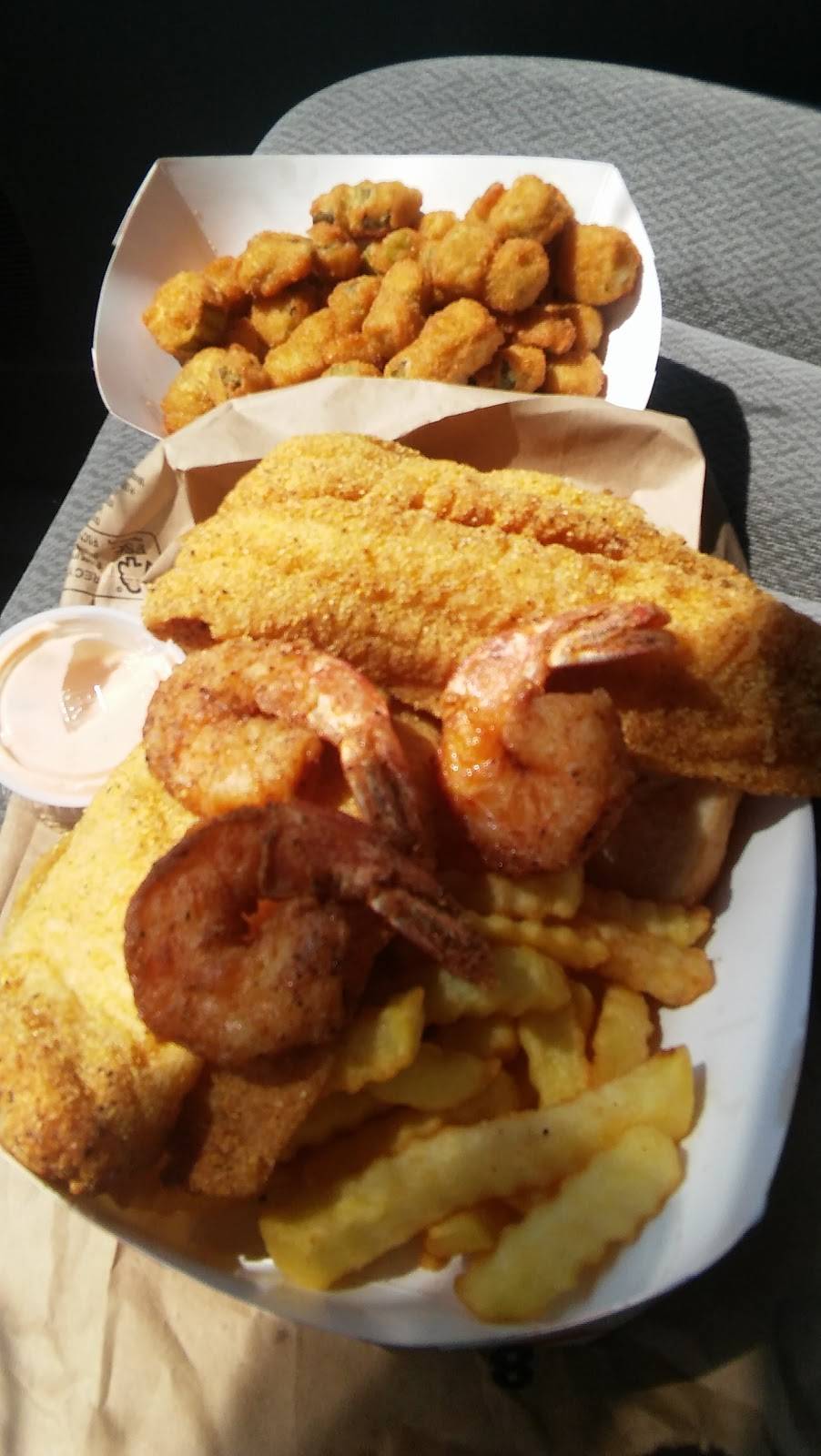 Rios Chicken & Fish | restaurant | 2349 Lakeland Dr, Dallas, TX 75228, USA | 4699178780 OR +1 469-917-8780