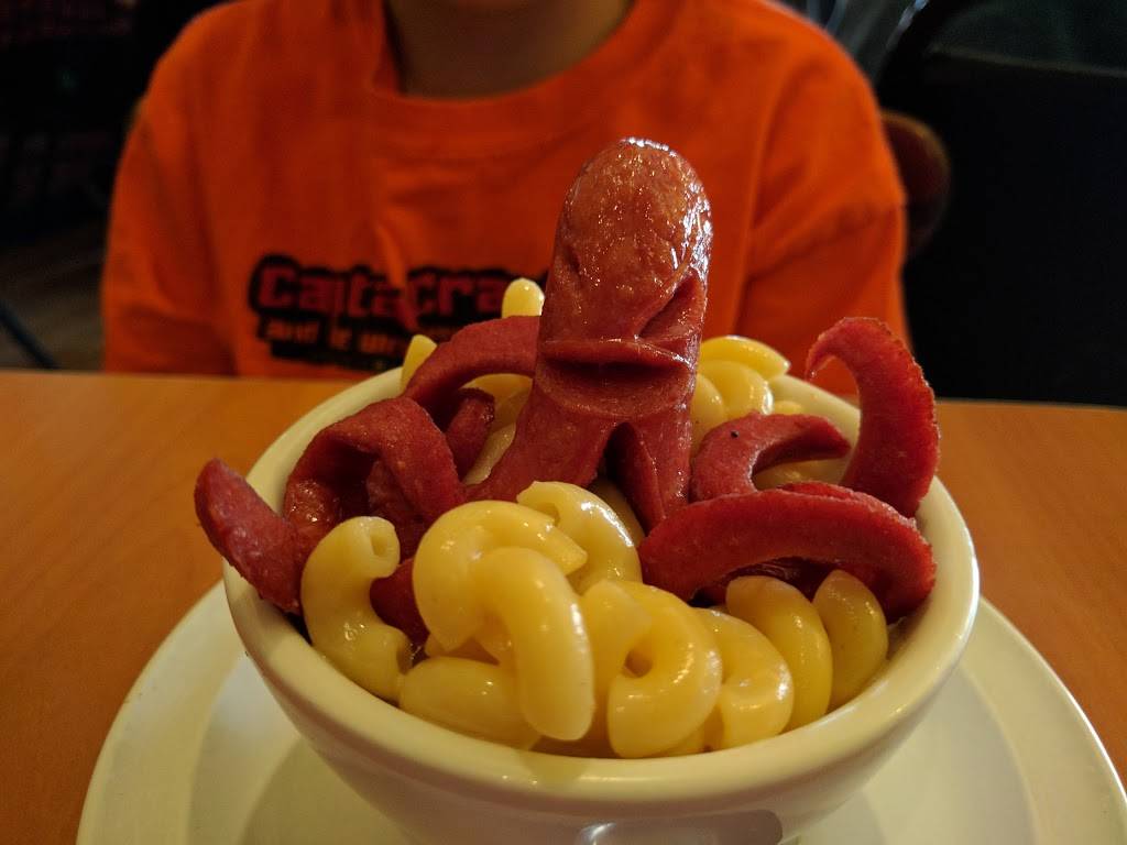 Dirty Franks Hot Dog Palace | meal takeaway | 248 S 4th St, Columbus, OH 43215, USA | 6148244673 OR +1 614-824-4673