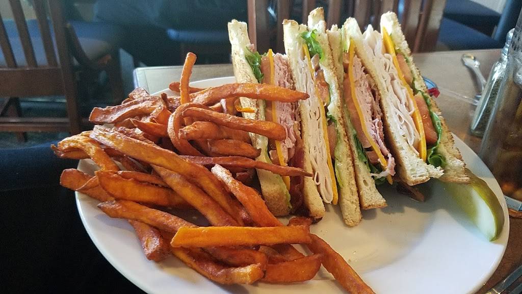 Tugs | restaurant | 51 Harbor Town Square, Memphis, TN 38103, USA | 9012603344 OR +1 901-260-3344