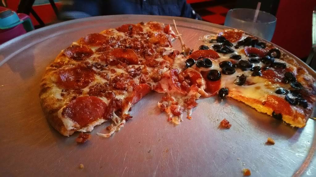 Woodys Pizza | restaurant | 1477 Dover Rd, Clarksville, TN 37042, USA | 9315520505 OR +1 931-552-0505
