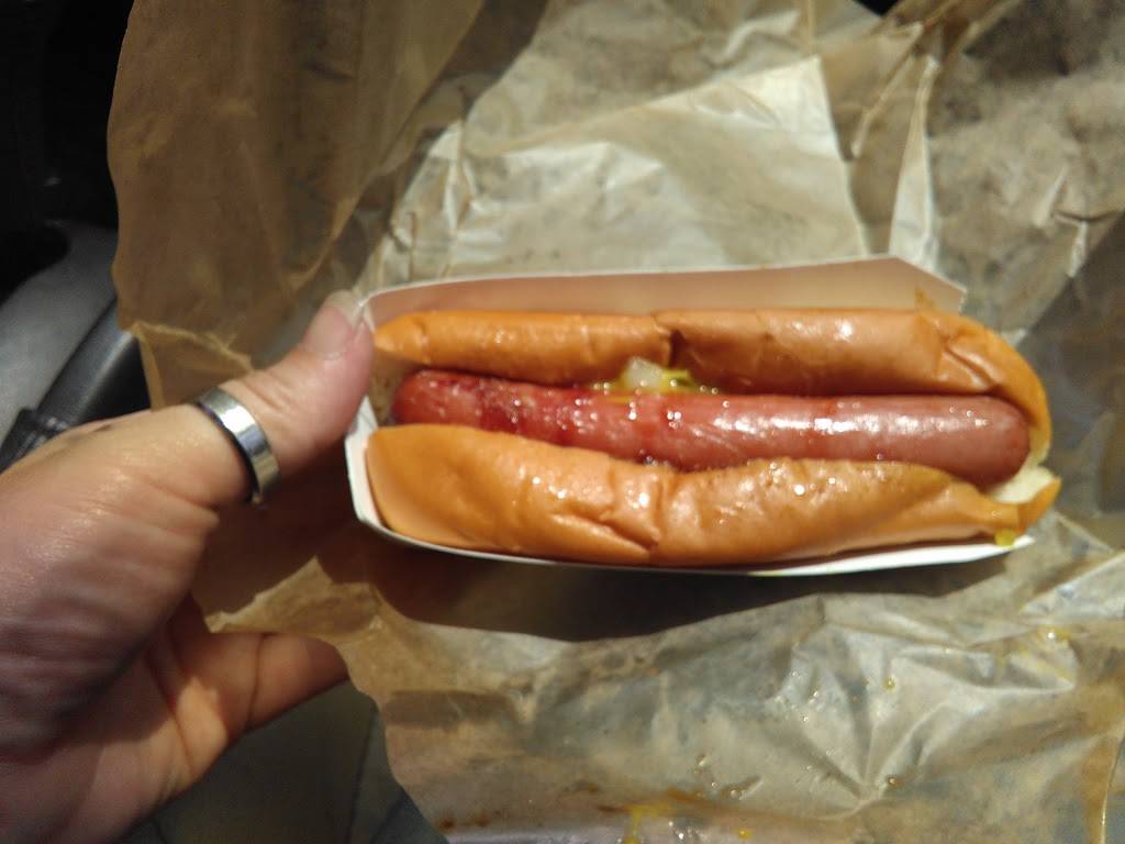 Dog-N-Shake | restaurant | 4323 S Seneca St, Wichita, KS 67217, USA | 3165227362 OR +1 316-522-7362