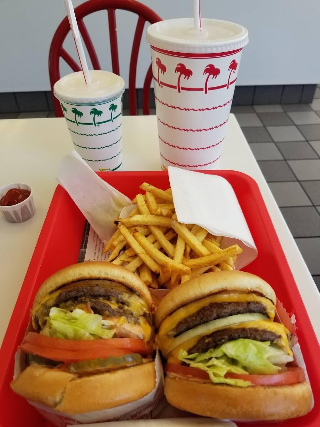 In-N-Out Burger | restaurant | 21001 N Tatum Blvd, Phoenix, AZ 85050, USA | 8007861000 OR +1 800-786-1000