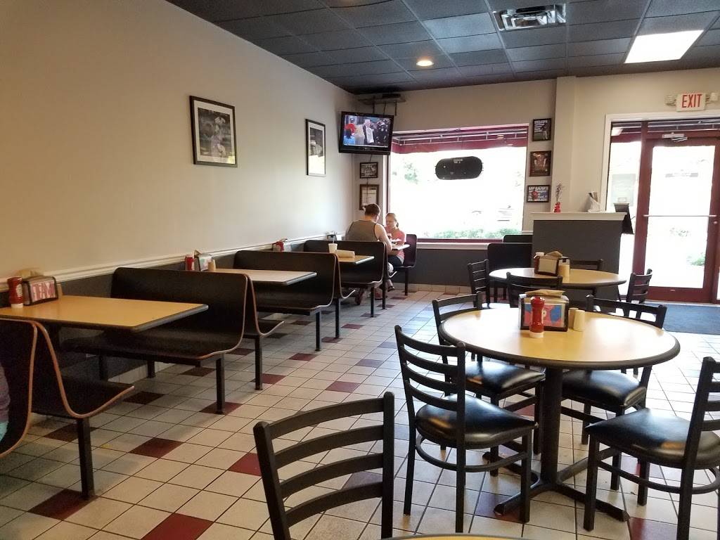Delcos Original Steaks & Hoagies | restaurant | 152 Painters Crossing, Chadds Ford, PA 19317, USA | 6105588289 OR +1 610-558-8289