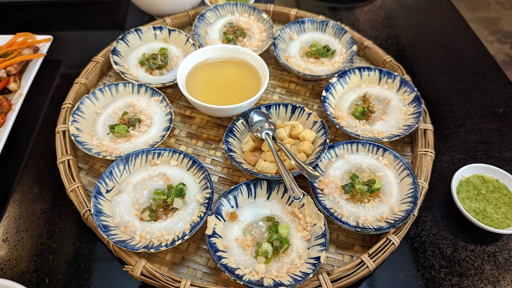 Bun & Oc | restaurant | 1306 S King St, Seattle, WA 98144, USA | 2068601556 OR +1 206-860-1556