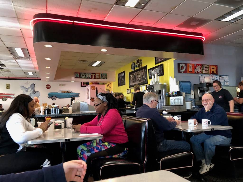 The 50s Diner | restaurant | 4700 N University St, Peoria, IL 61614, USA | 3096926300 OR +1 309-692-6300
