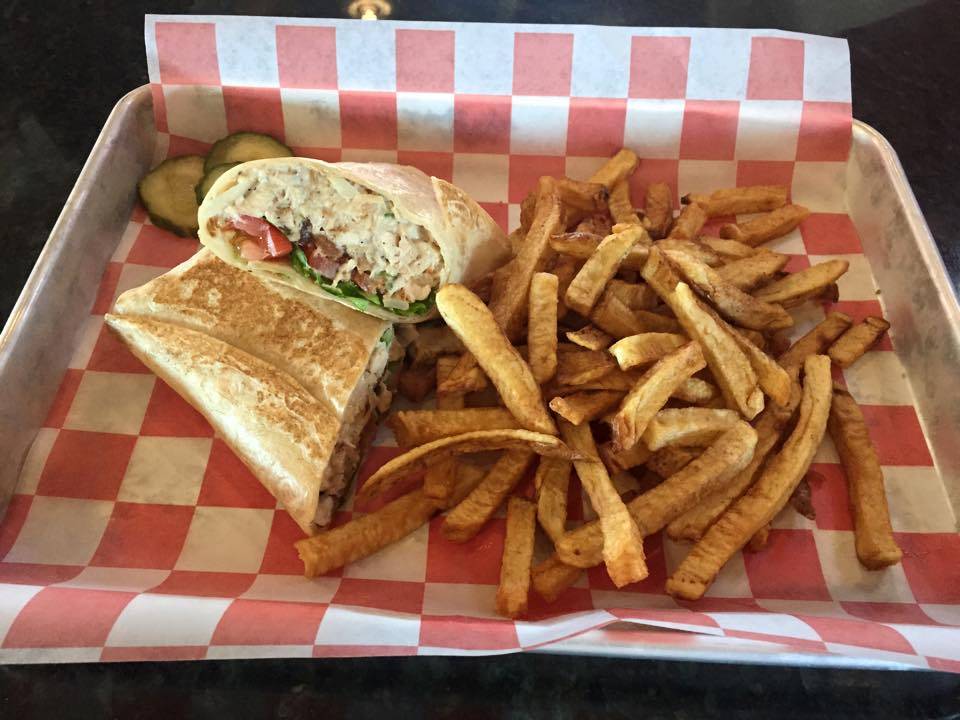 Deck House Sports Tavern | restaurant | 930 Roosevelt Trail, Windham, ME 04062, USA | 2078921324 OR +1 207-892-1324