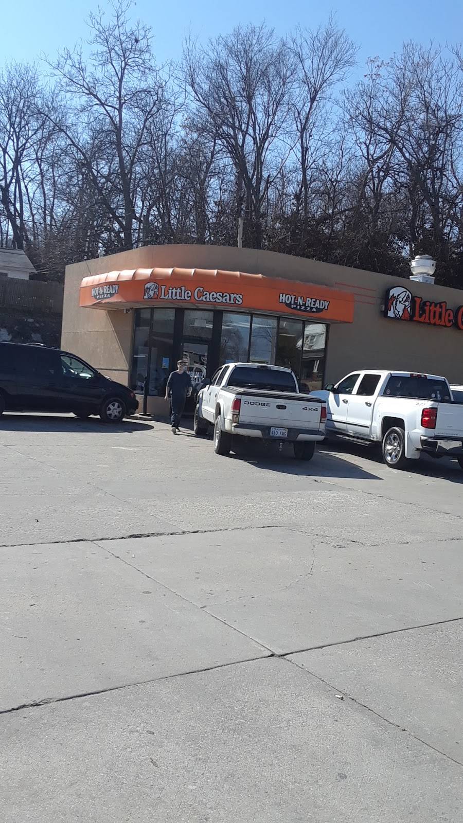 Little Caesars Pizza | meal takeaway | 2120 Mitchell Ave, St Joseph, MO 64507, USA | 8162798500 OR +1 816-279-8500