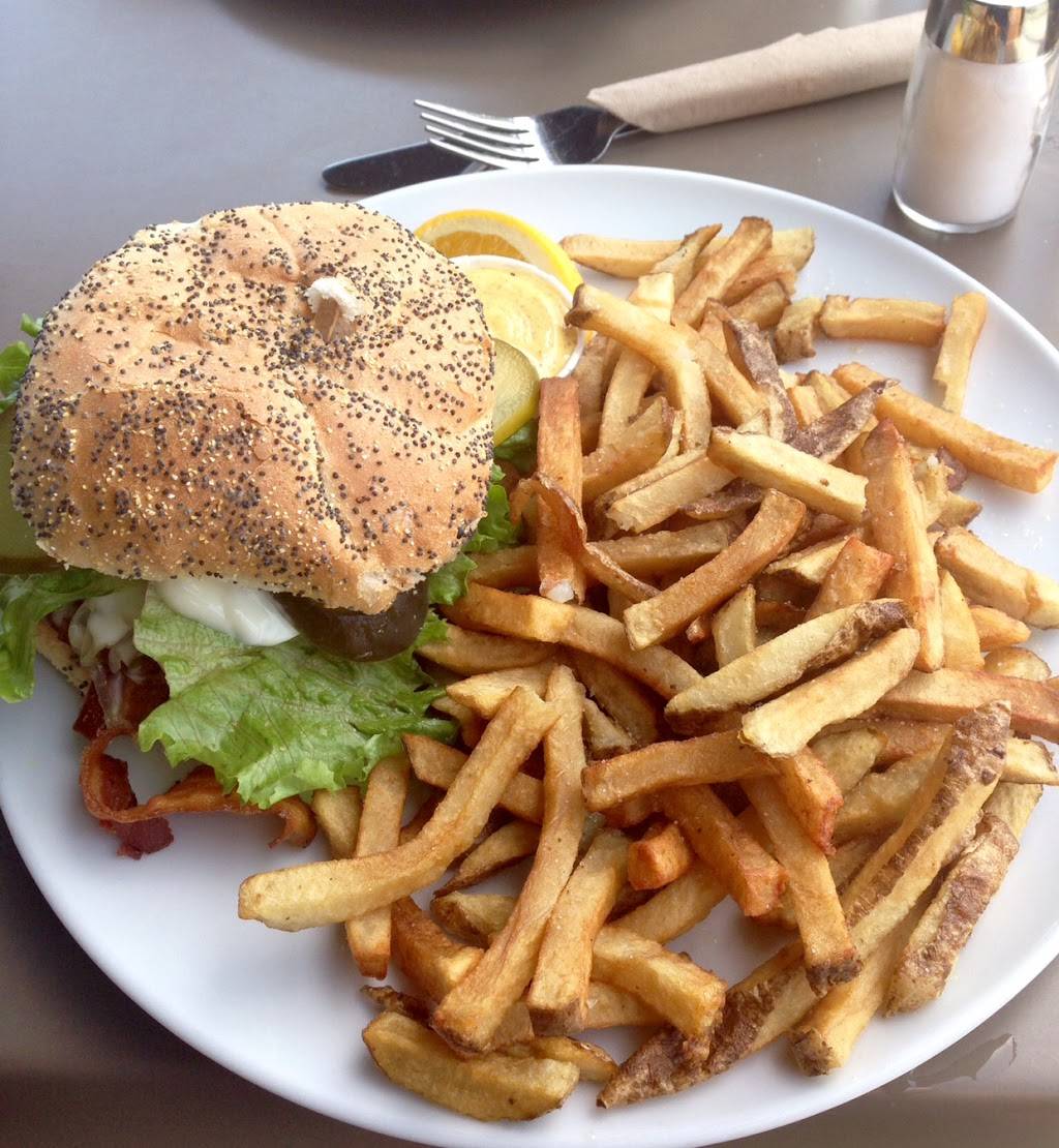 Chez Victor | restaurant | 2600 Avenue du Bourg-Royal, Québec, QC G1C 5S7, Canada | 4186612510 OR +1 418-661-2510