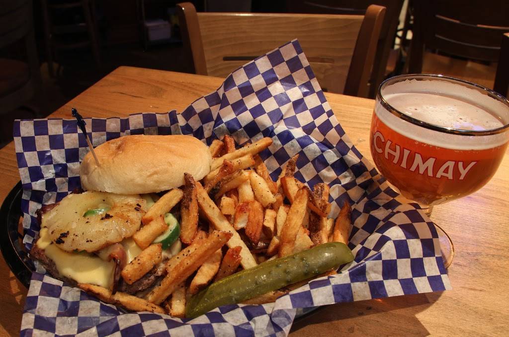 The Bulldog Downtown | meal takeaway | 1111 Hennepin Ave, Minneapolis, MN 55403, USA | 6123390638 OR +1 612-339-0638