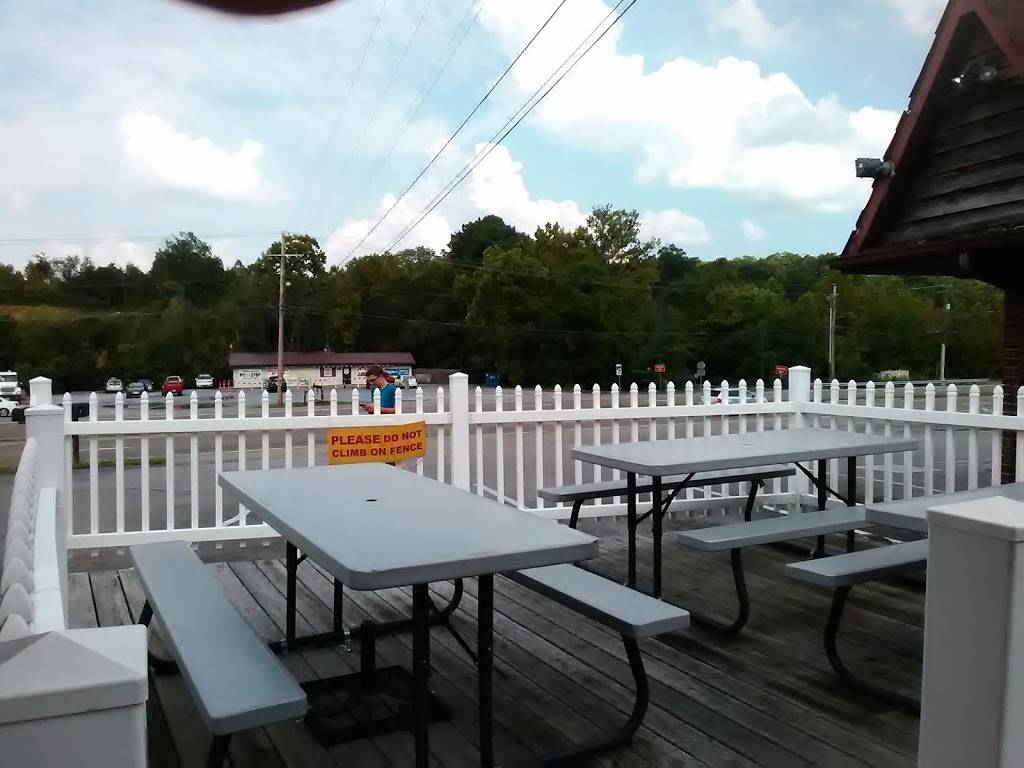 Hot Dog Hut | restaurant | 2718 N John B Dennis Hwy F, Kingsport, TN 37660, USA | 4232882178 OR +1 423-288-2178