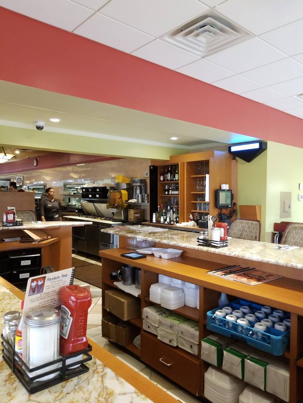 Hollywood Grill | restaurant | 1811 Concord Pike, Wilmington, DE 19803, USA | 3026551348 OR +1 302-655-1348