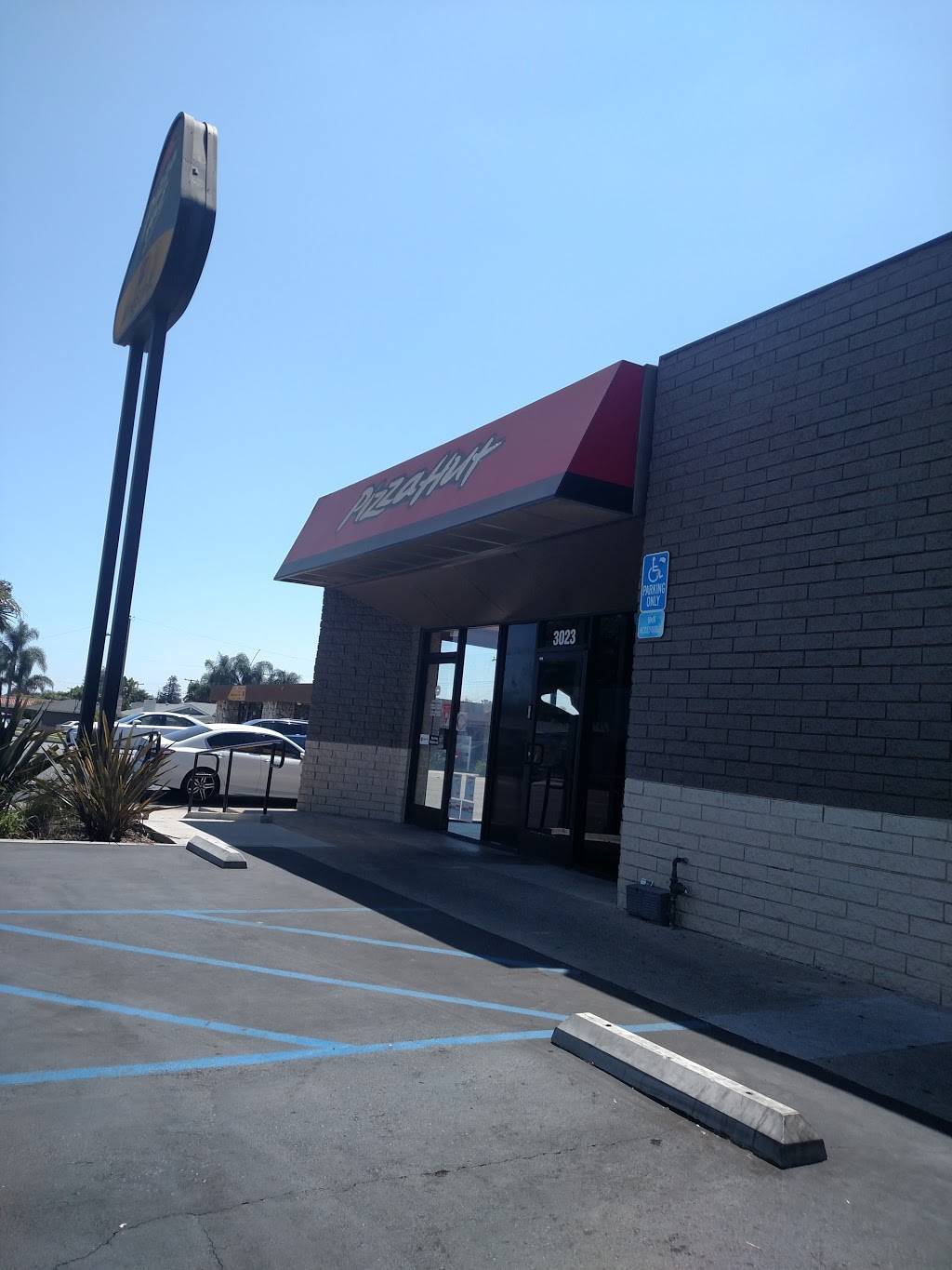 Pizza Hut | restaurant | 3023 E Chapman Ave, Orange, CA 92869, USA | 7147444700 OR +1 714-744-4700