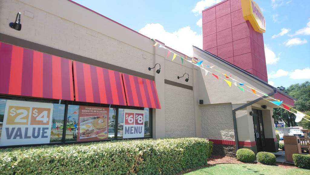 Dennys | restaurant | 1348 North, I-35, New Braunfels, TX 78130, USA | 8306291600 OR +1 830-629-1600