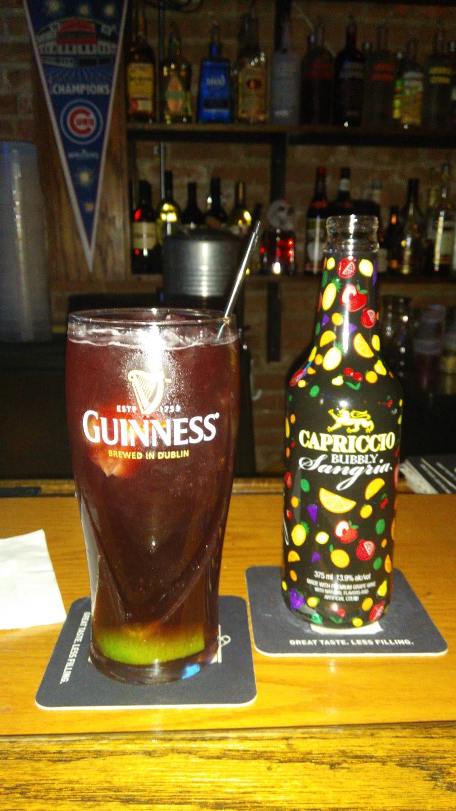 Off The Traxx | restaurant | 3144 Oak Park Ave # A, Berwyn, IL 60402, USA | 7086374430 OR +1 708-637-4430