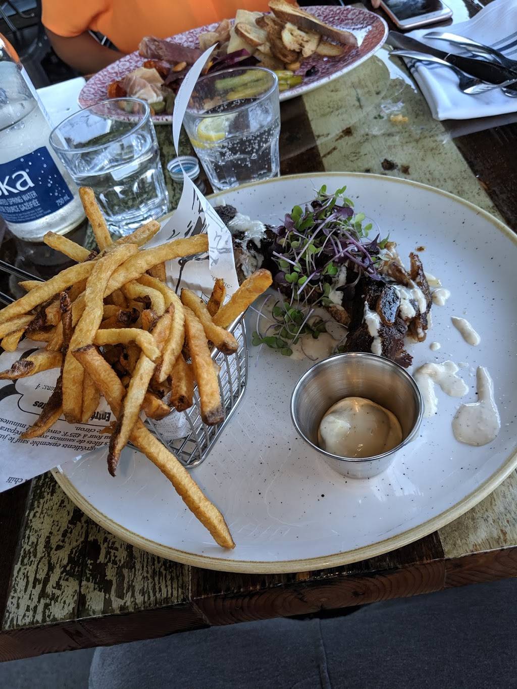 Pic Bois Bistro Terrasse | restaurant | 30 Rue Émile-Despins, Charlemagne, QC J5Z 3L6, Canada | 4506577878 OR +1 450-657-7878