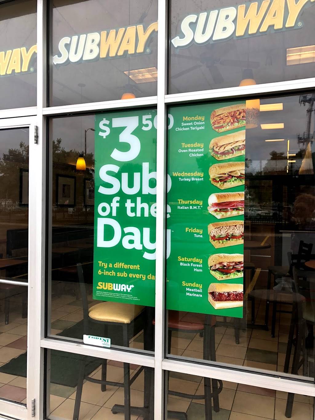 Subway Restaurants | restaurant | 1510 N Cicero Ave, Chicago, IL 60639, USA | 7737726577 OR +1 773-772-6577
