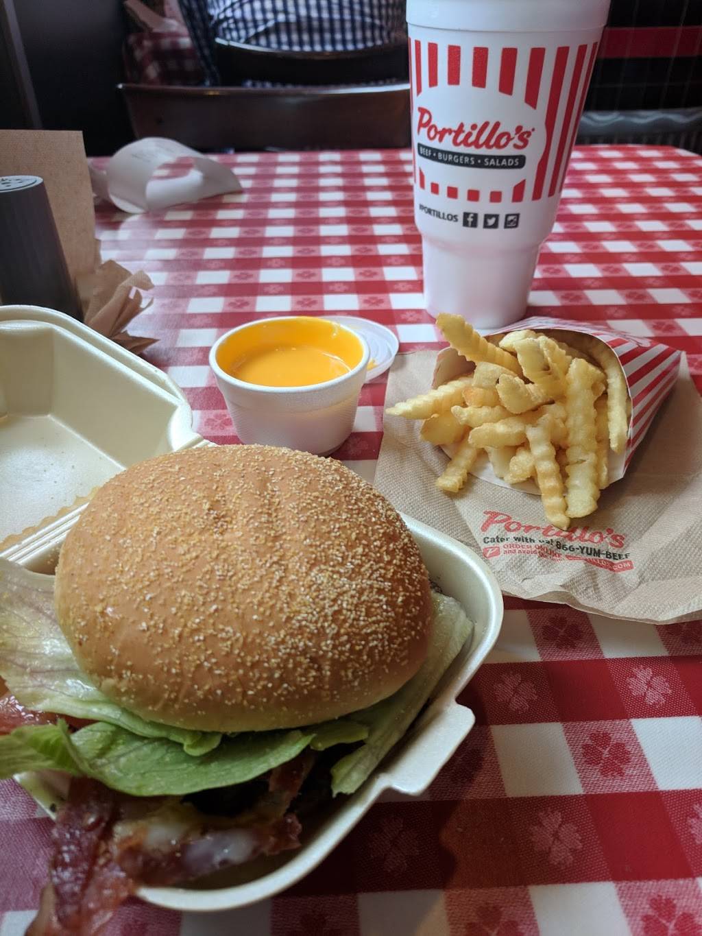 Portillos Hot Dogs | meal takeaway | 134 E Boughton Rd, Bolingbrook, IL 60440, USA | 6307593735 OR +1 630-759-3735