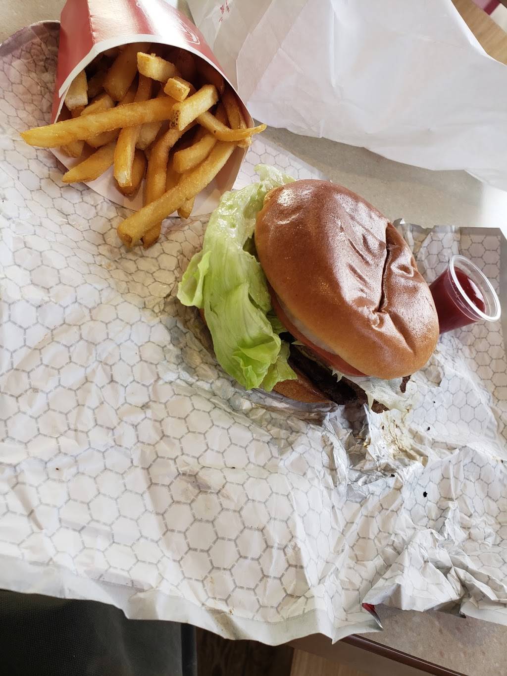 Wendys | restaurant | 685 E Hudson St, Columbus, OH 43211, USA | 6142616211 OR +1 614-261-6211