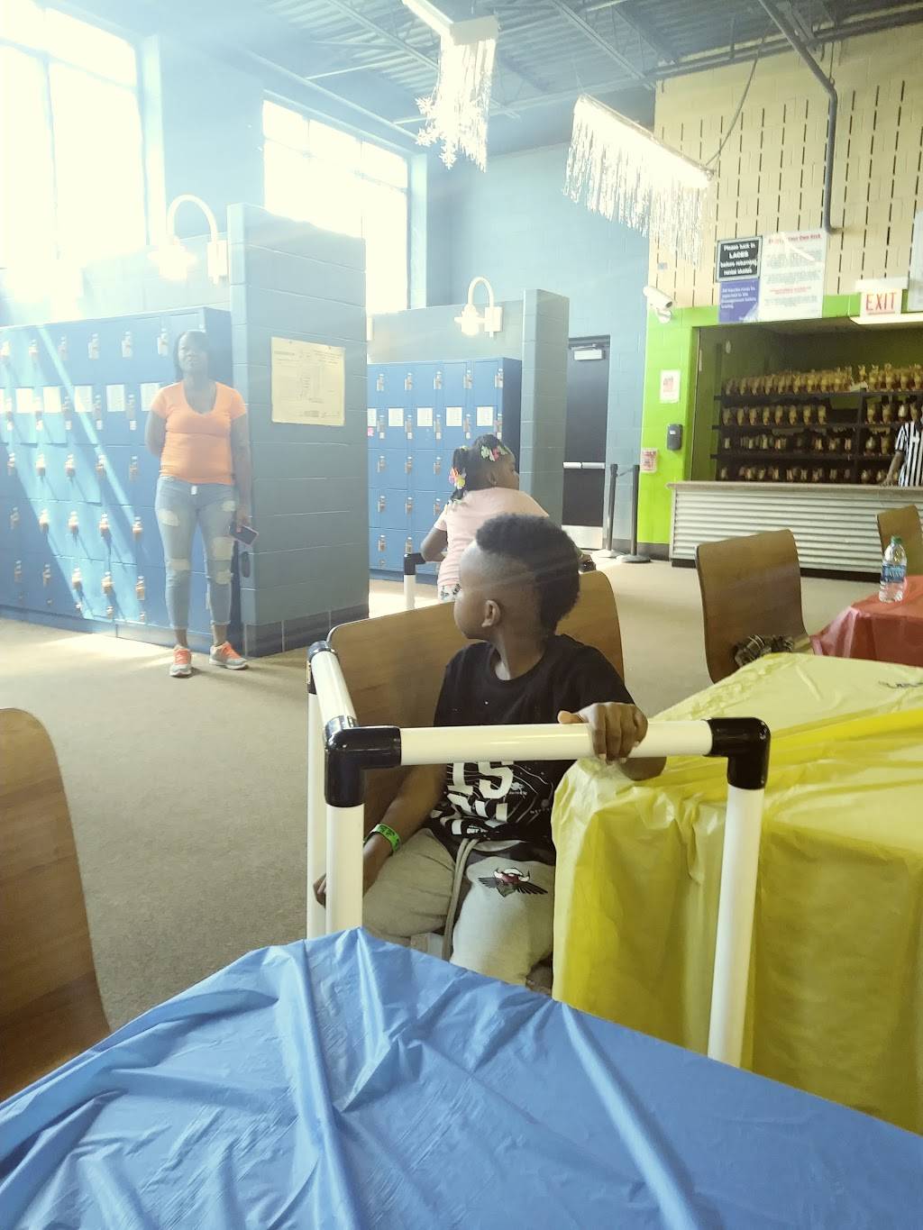 Dr. Martin Luther King, Jr. Roller Skating and Bowling Center | cafe | 1219 W 76th St, Chicago, IL 60620, USA | 3127472602 OR +1 312-747-2602