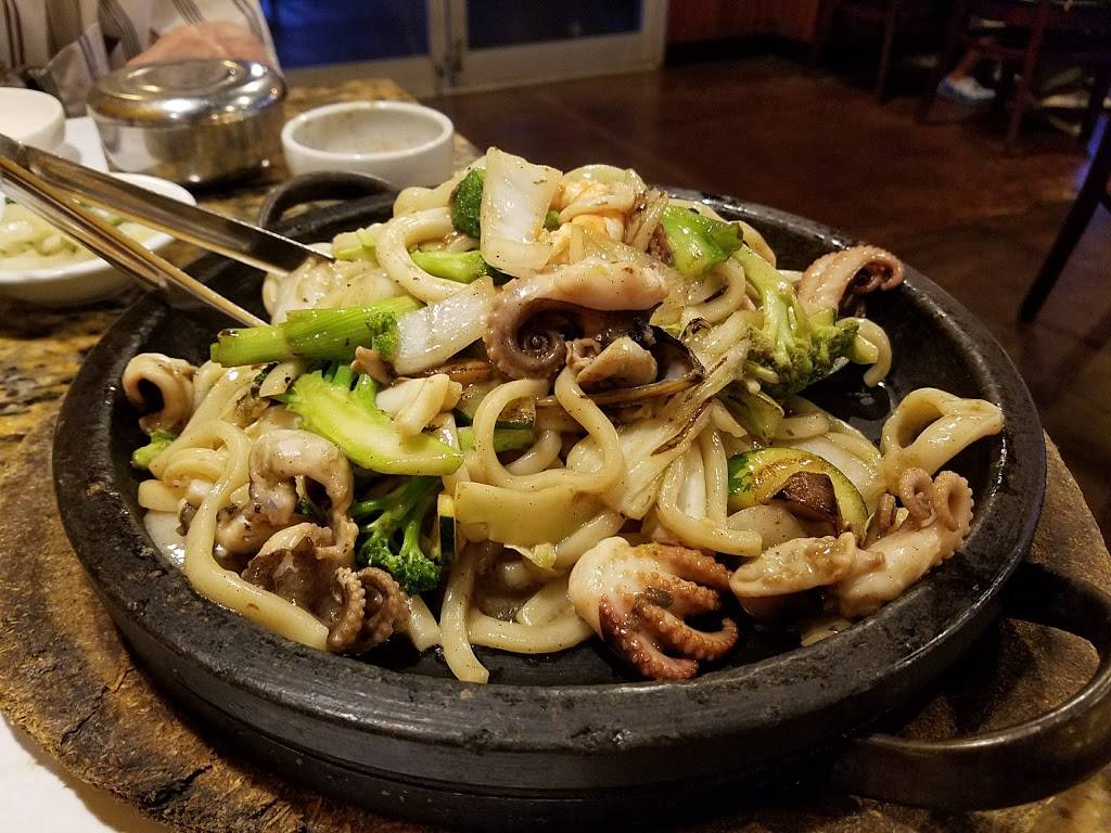 Garlic & Ginger | restaurant | 5847 SW 75th St #109, Gainesville, FL 32608, USA | 3523715911 OR +1 352-371-5911