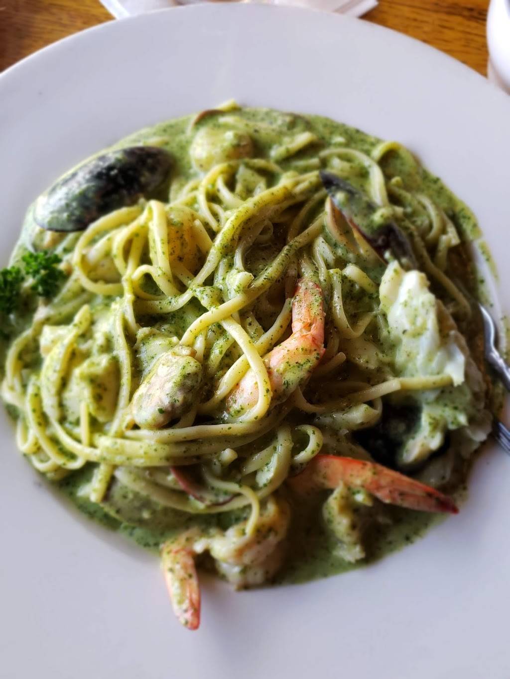 Quinns Lighthouse | restaurant | 1951 Embarcadero, Oakland, CA 94606, USA | 5105362050 OR +1 510-536-2050