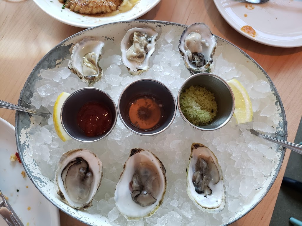 Gussies Handmade Italian | restaurant | 227 W North Ave, Chicago, IL 60610, USA | 3129293091 OR +1 312-929-3091