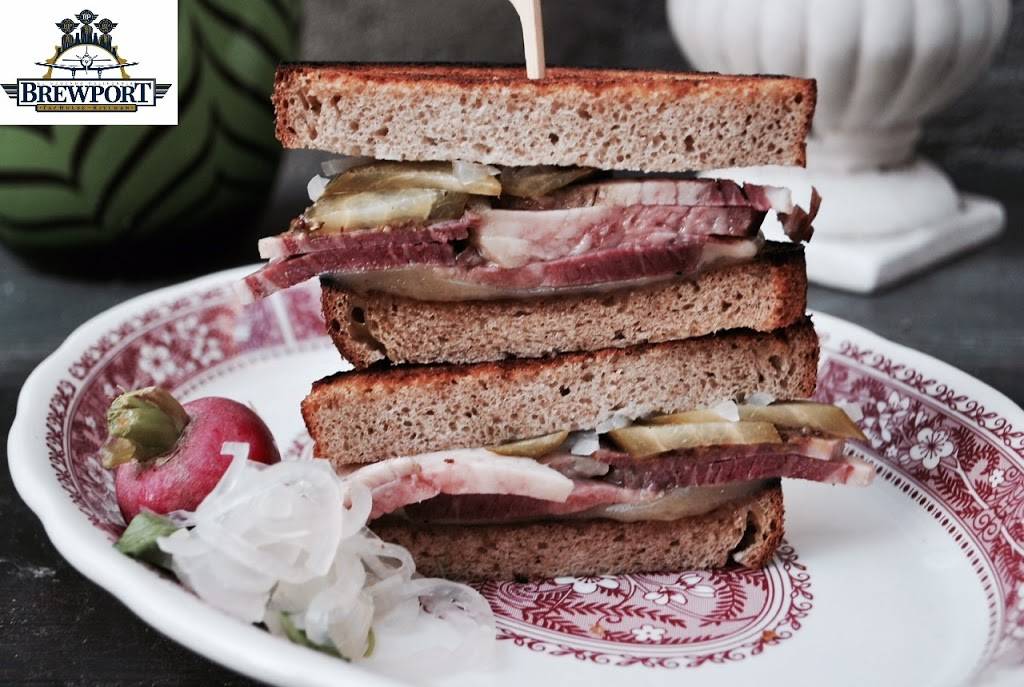 Brewport Tap House | restaurant | 204 Main St, El Segundo, CA 90245, USA | 3106488972 OR +1 310-648-8972