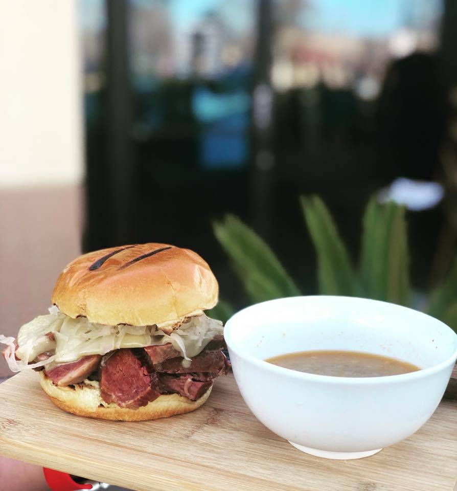 The Iconic Eats | restaurant | 23460 Cinema Dr suite a, Santa Clarita, CA 91355, USA | 6614819404 OR +1 661-481-9404