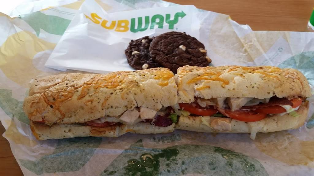 Subway | restaurant | 652 N High Point Rd, Madison, WI 53717, USA | 6088292009 OR +1 608-829-2009