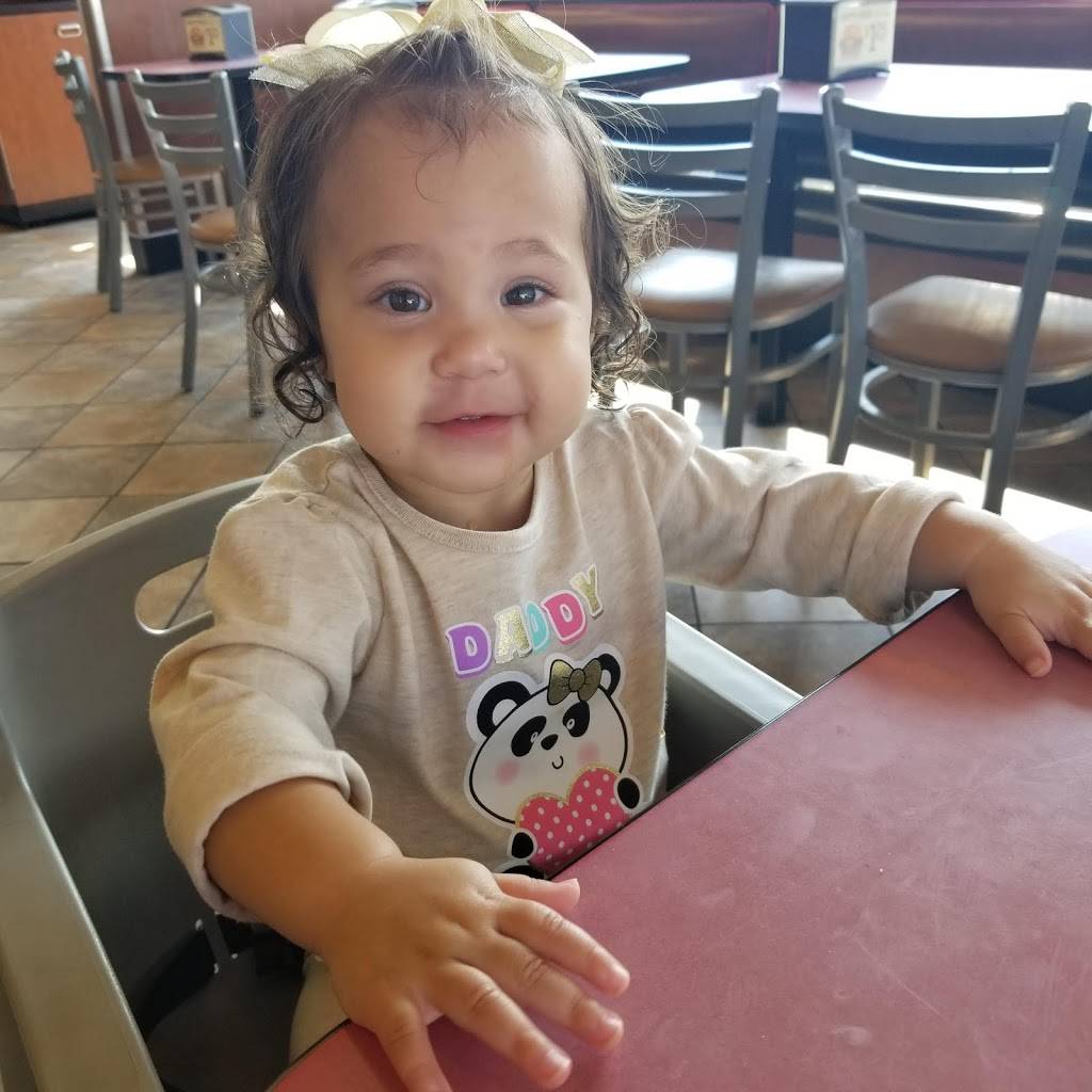 Hardees | restaurant | 2500 Conner St, Noblesville, IN 46060, USA | 3177734642 OR +1 317-773-4642