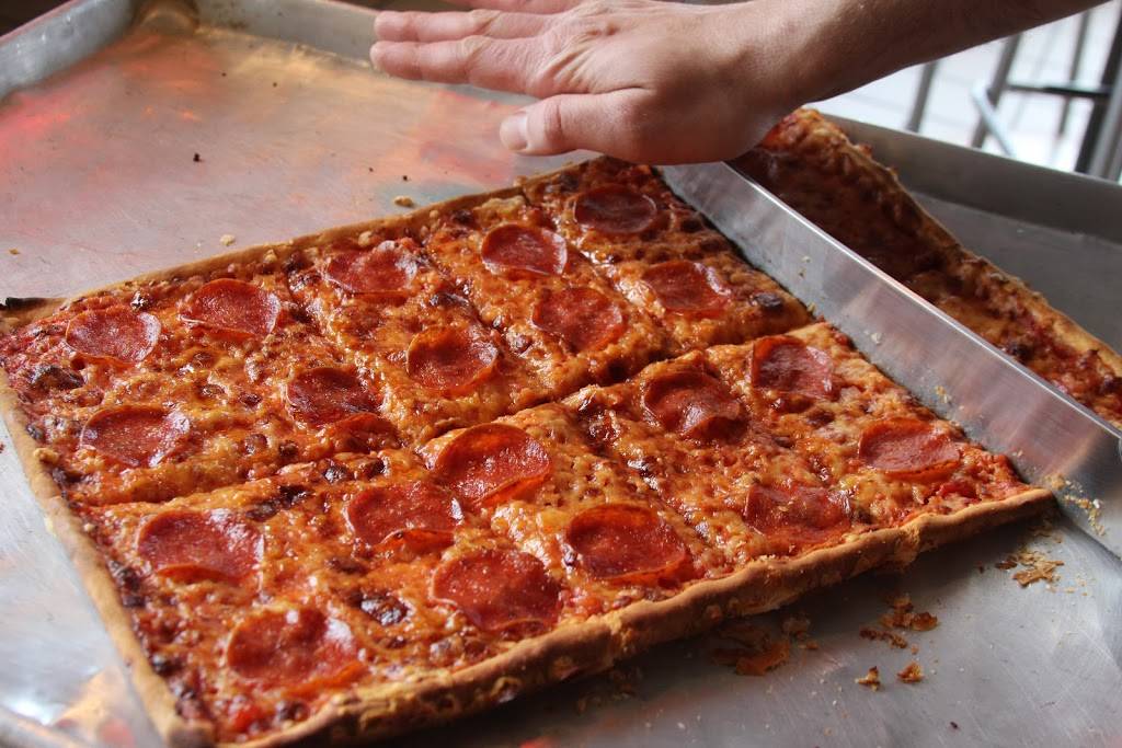 La Casa Pizzaria West at Pacific Springs | restaurant | 610 S 168th St, Omaha, NE 68118, USA | 4025066868 OR +1 402-506-6868